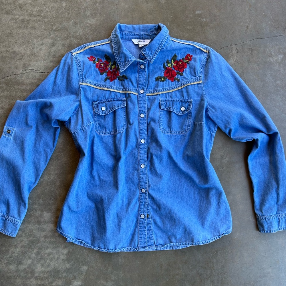 Jillian Blu Convertable Pearl Snapper Embroidered Denim Button Down Shirt